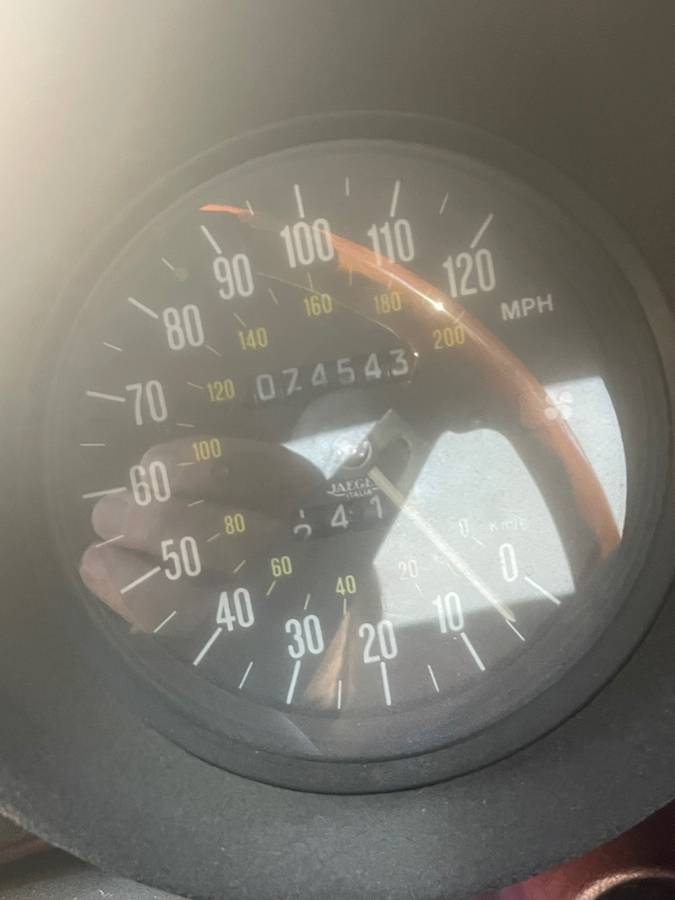 Alfa-romeo-spider-1985-silver-14