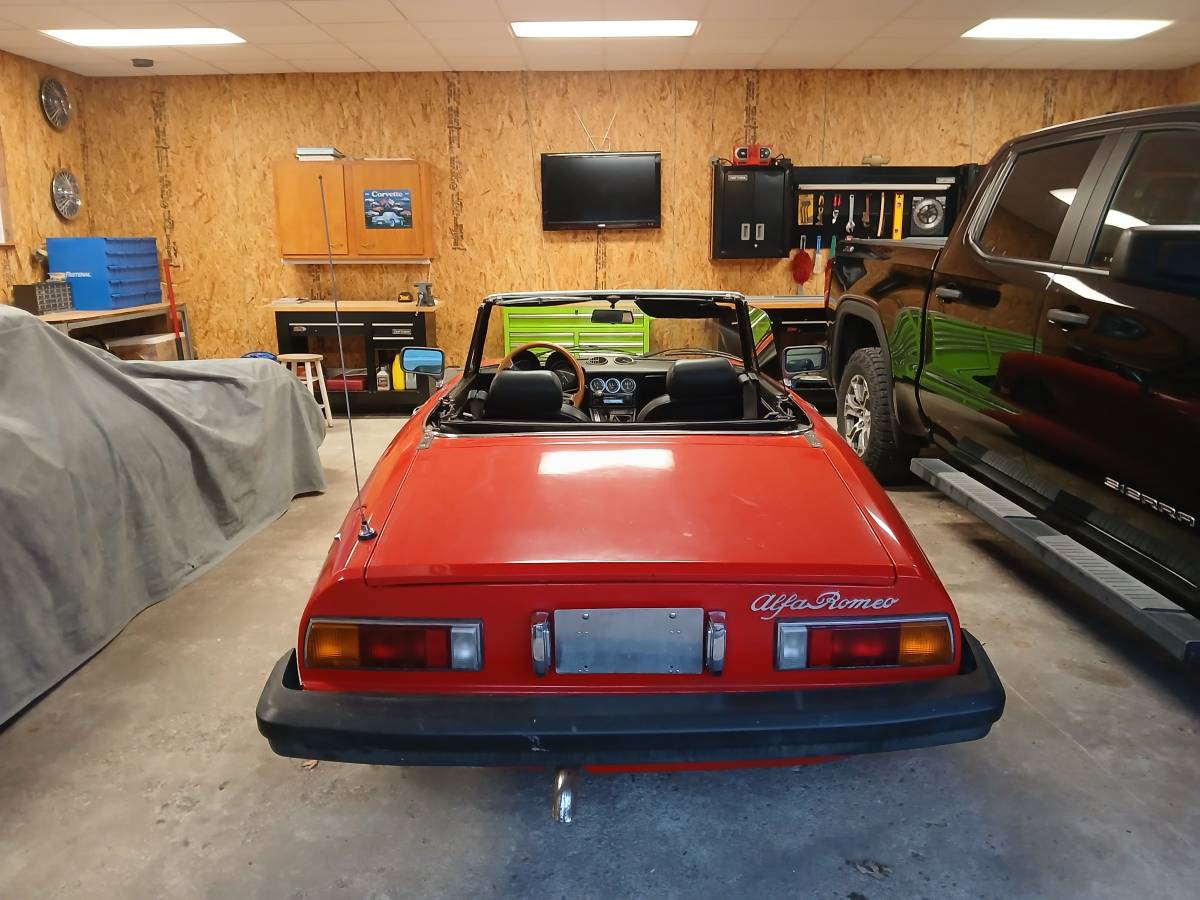 Alfa-romeo-spider-veloce-1981-red-2
