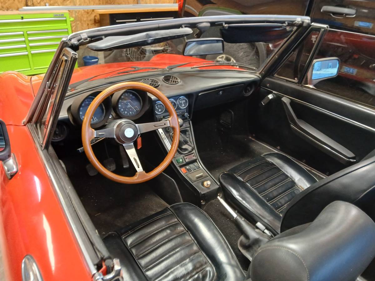Alfa-romeo-spider-veloce-1981-red-3
