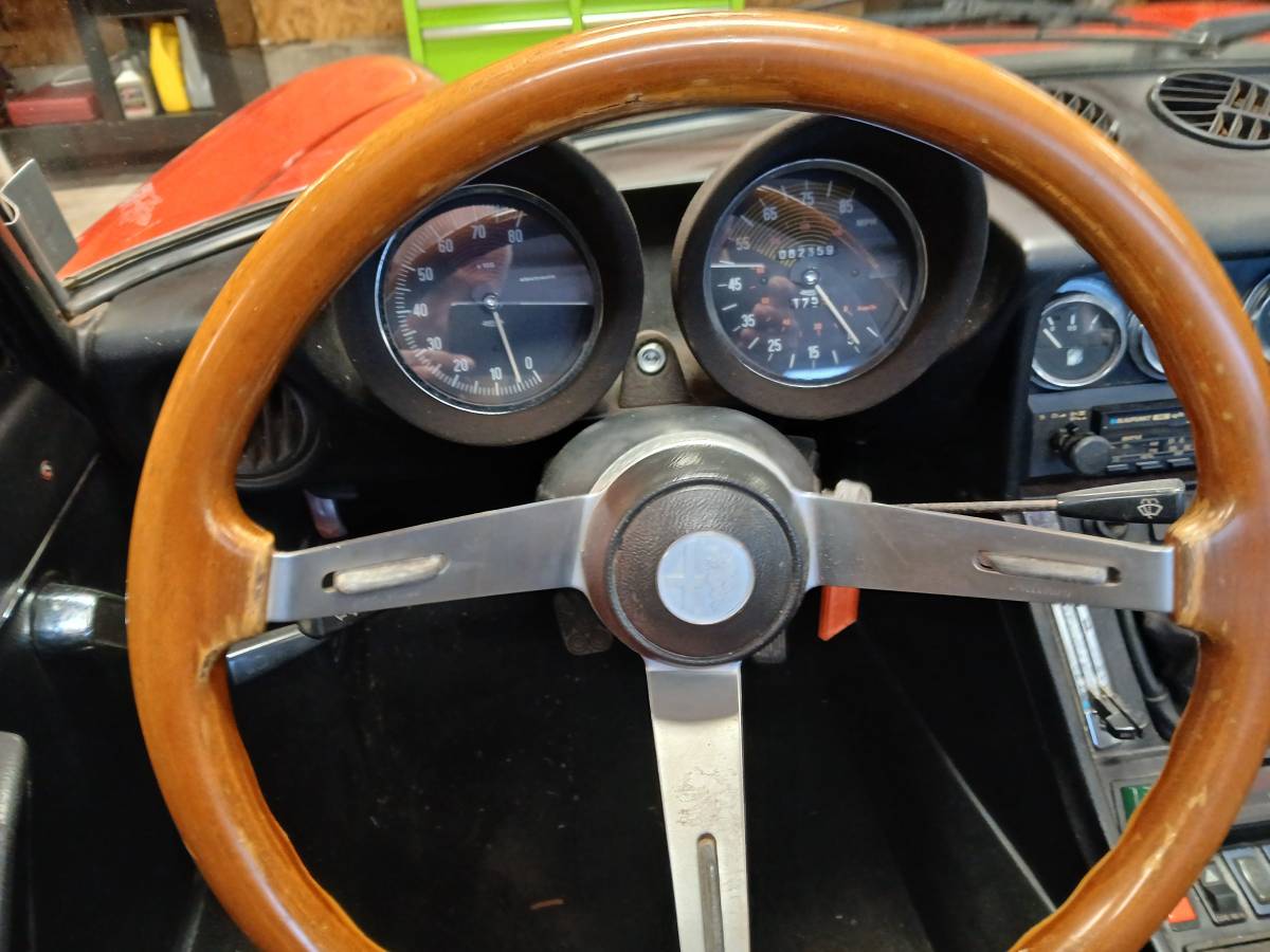 Alfa-romeo-spider-veloce-1981-red-4