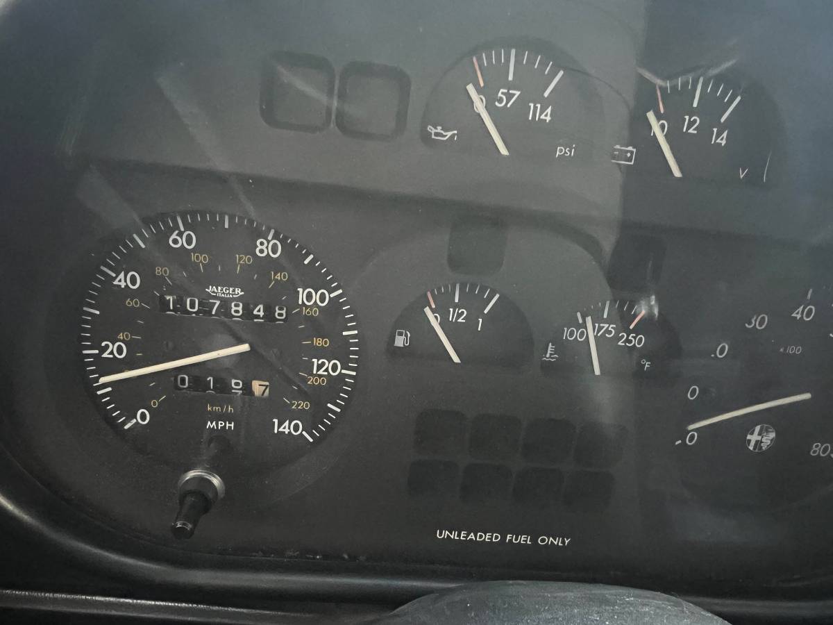 Alfa-romeo-spider-veloce-1986-white-17