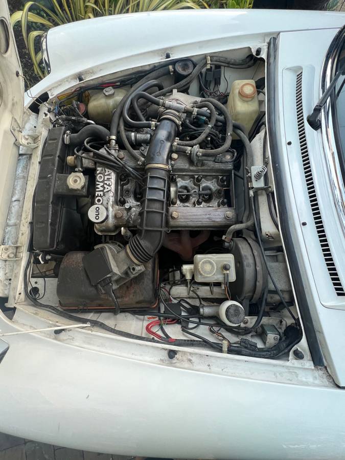 Alfa-romeo-spider-veloce-1986-white-19