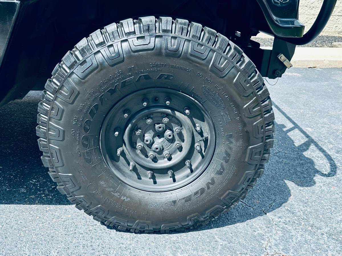 Am-general-humvee-diesel-1994-black-14