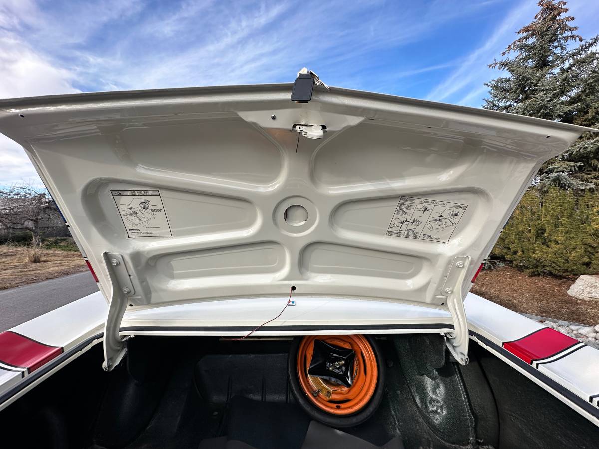 Amc-rebel-machine-1970-white-16