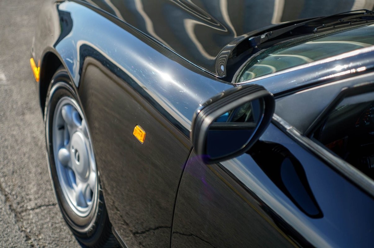 Aston-Martin-Virage-1992-Coupe-11