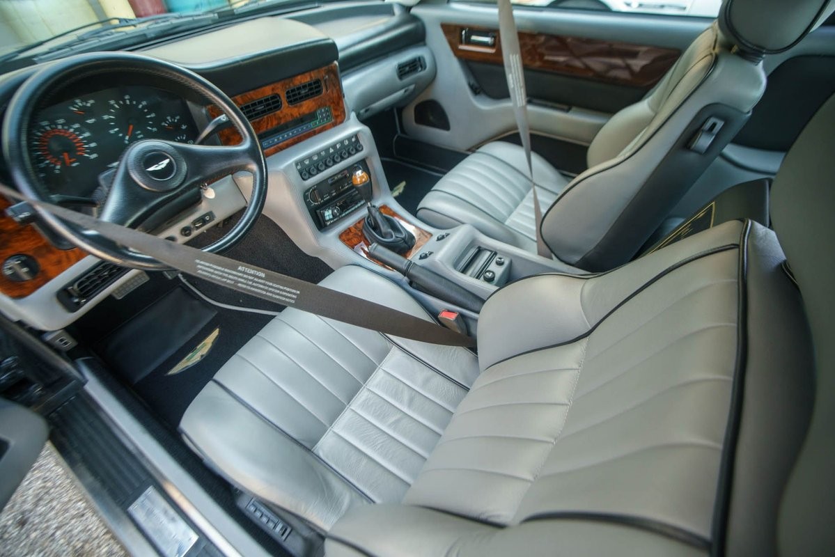 Aston-Martin-Virage-1992-Coupe-13