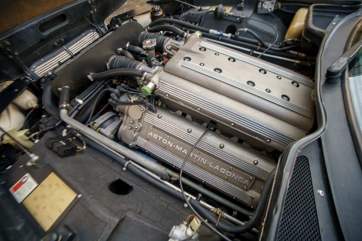 Aston-Martin-Virage-1992-Coupe-19