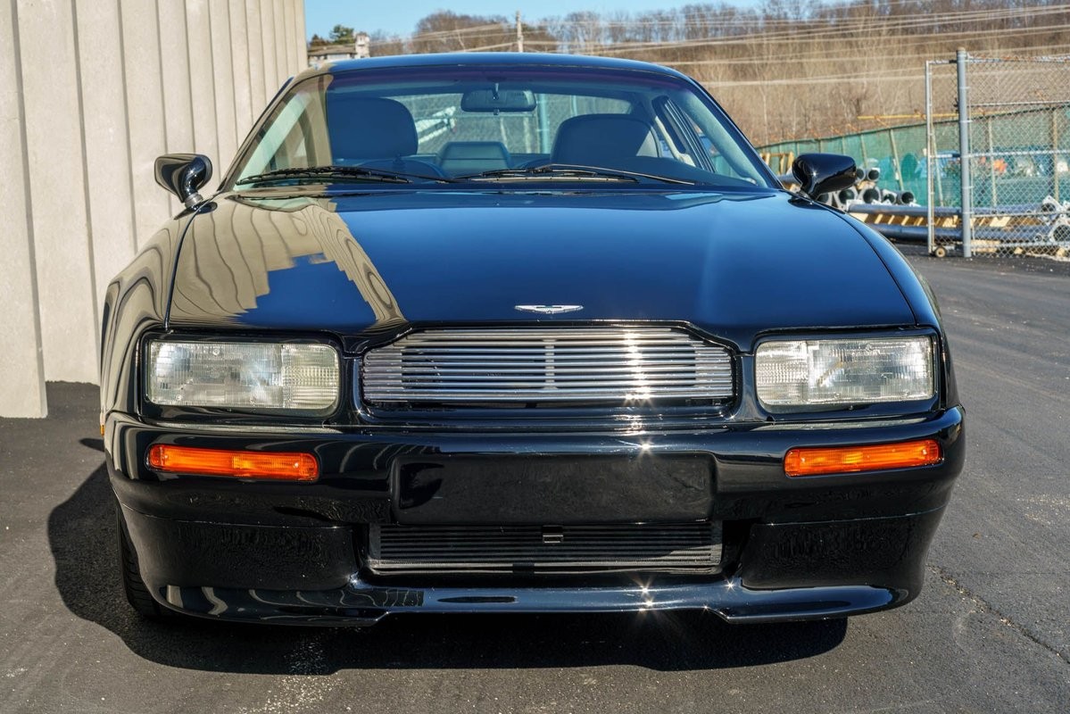 Aston-Martin-Virage-1992-Coupe-35