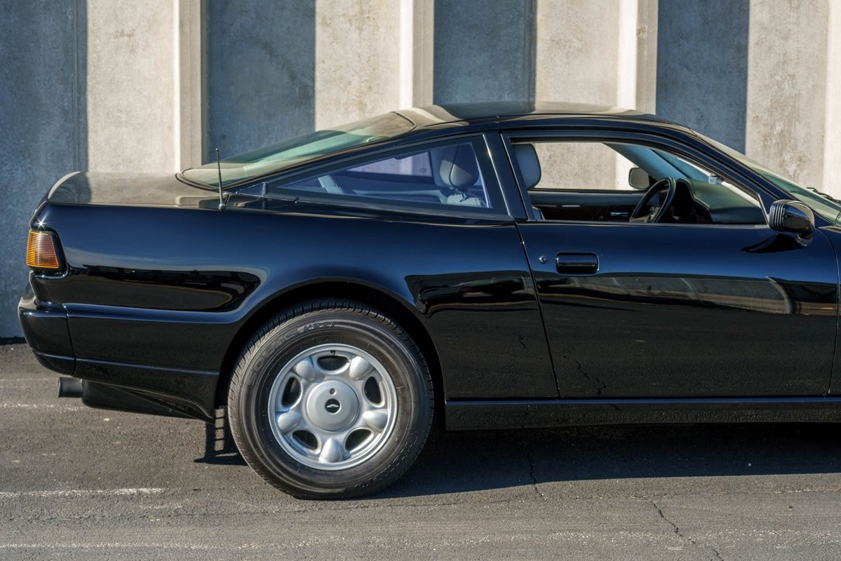 Aston-Martin-Virage-1992-Coupe-37