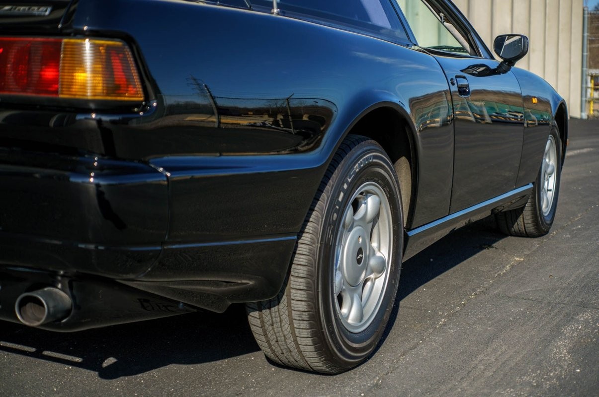 Aston-Martin-Virage-1992-Coupe-9
