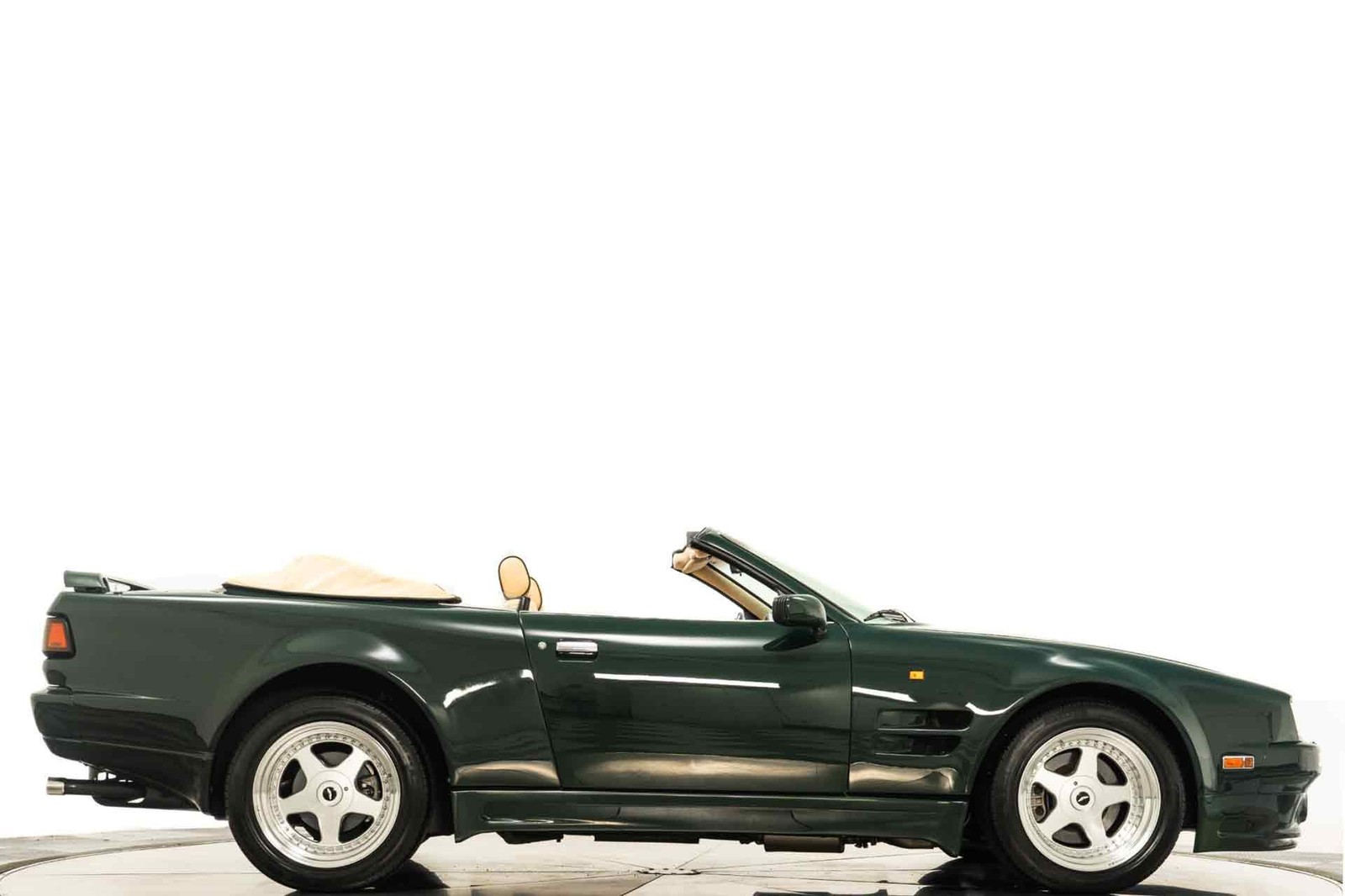 Aston-Martin-Virage-1993-2D-Coupe-1