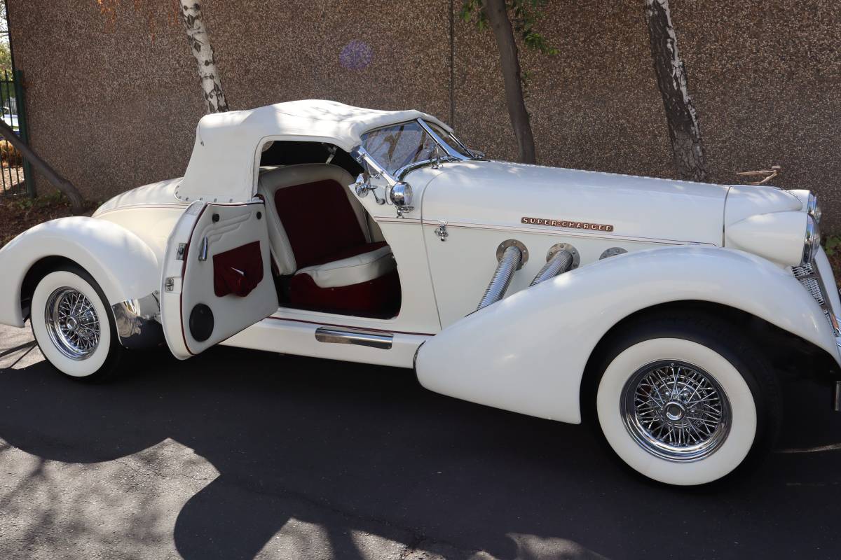 Auburn-boattail-speedster-1978-11