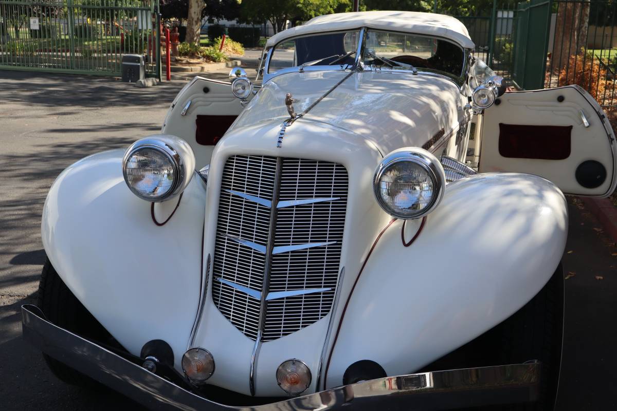 Auburn-boattail-speedster-1978-13