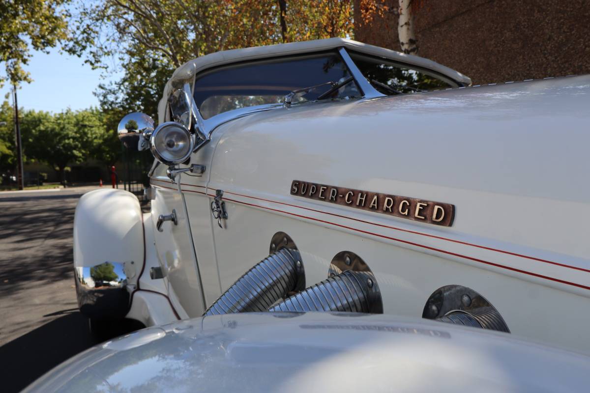 Auburn-boattail-speedster-1978-23