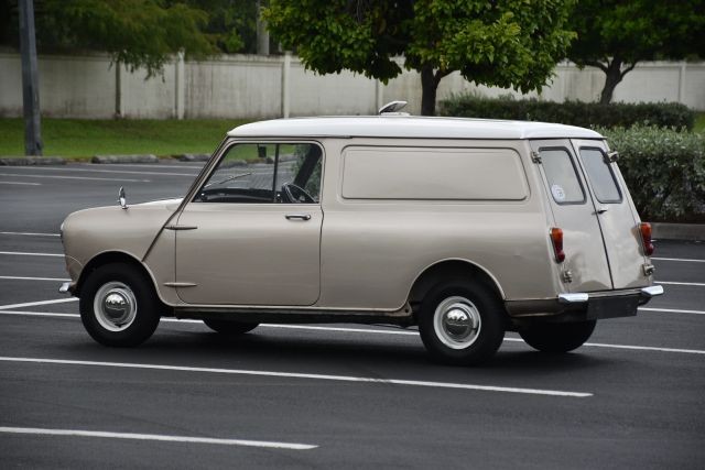 Austin-1967-Van-4
