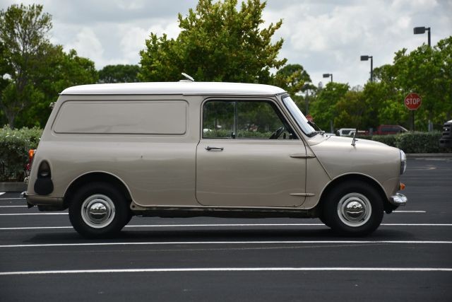Austin-1967-Van-7