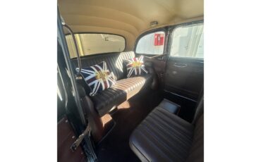 Austin-Fx4-taxi-cab-1967-Black-Leather-tan-1