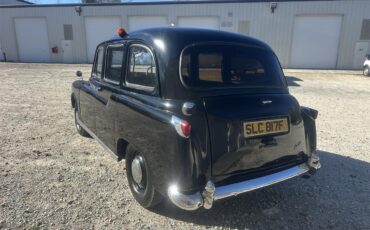 Austin-Fx4-taxi-cab-1967-Black-Leather-tan-4