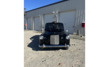 Austin-Fx4-taxi-cab-1967-Black-Leather-tan-6