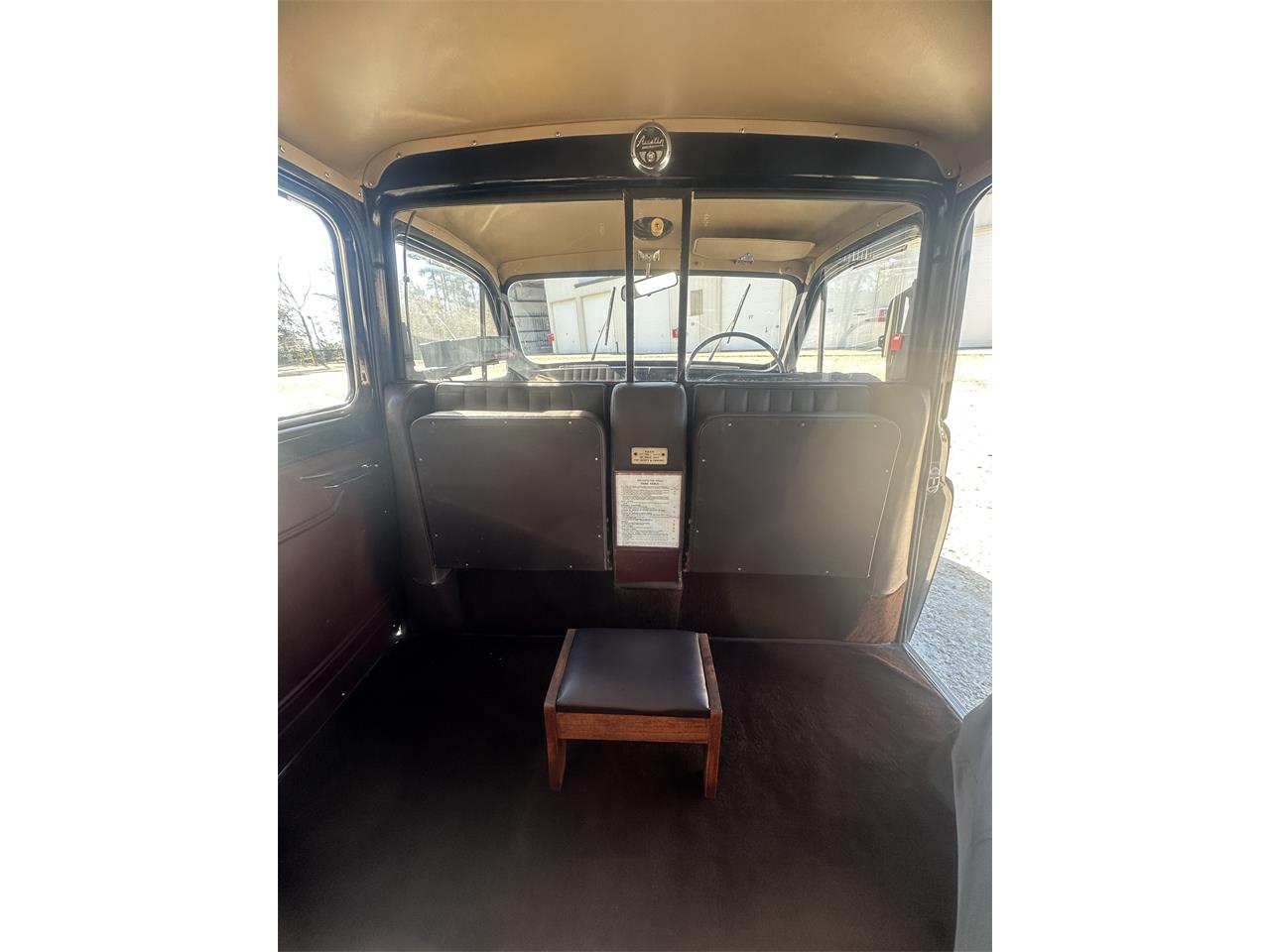 Austin-Fx4-taxi-cab-1967-Black-Leather-tan-8