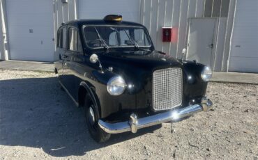 Austin-Fx4-taxi-cab-1967-Black-Leather-tan-9