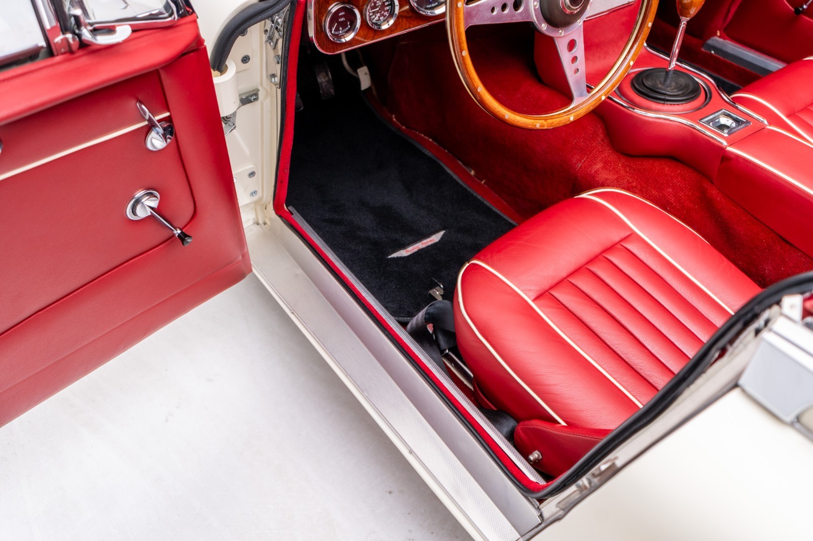 Austin-Healey-3000-1965-Convertible-34