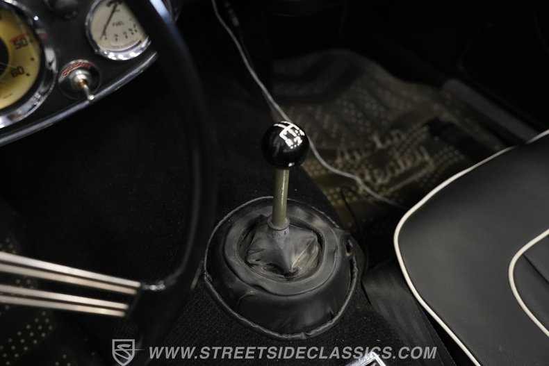 Austin-healey-3000-1963-Old-English-White-Black-13