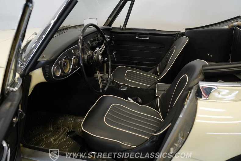 Austin-healey-3000-1963-Old-English-White-Black-18