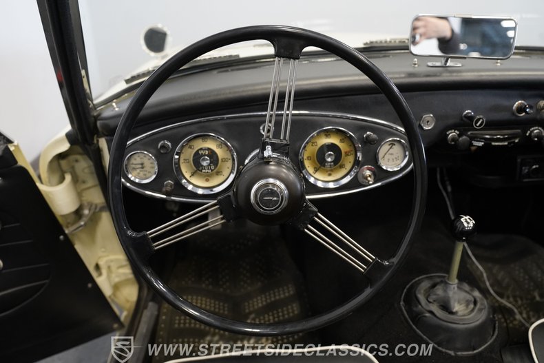 Austin-healey-3000-1963-Old-English-White-Black-45