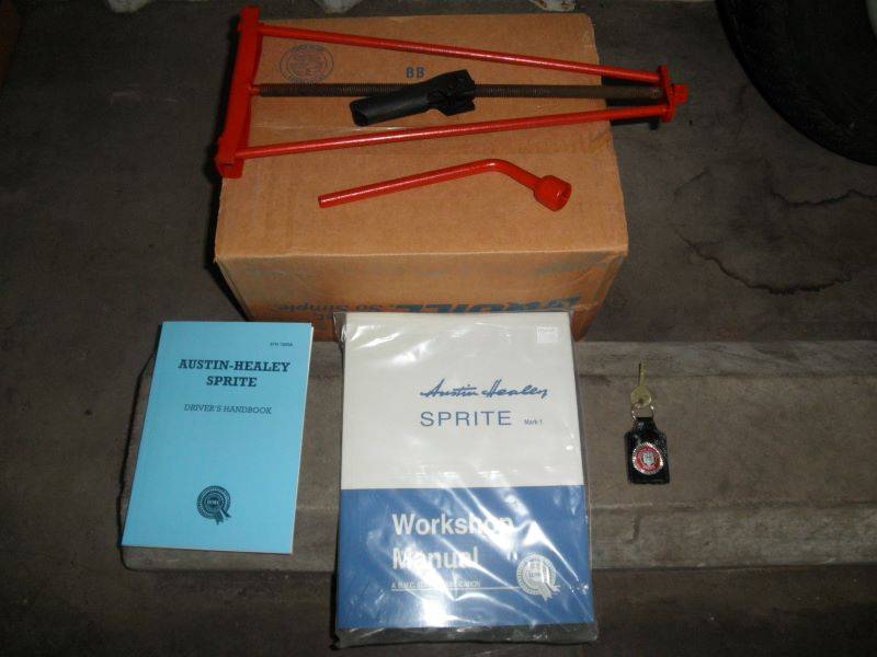 Austin-healey-sprite-1960-yellow-13