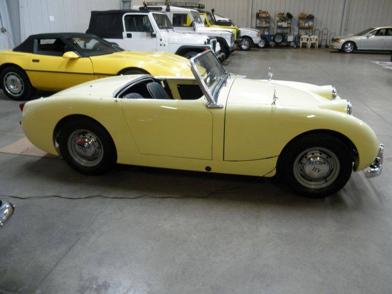 Austin-healey-sprite-1960-yellow-16