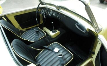 Austin-healey-sprite-1960-yellow-4