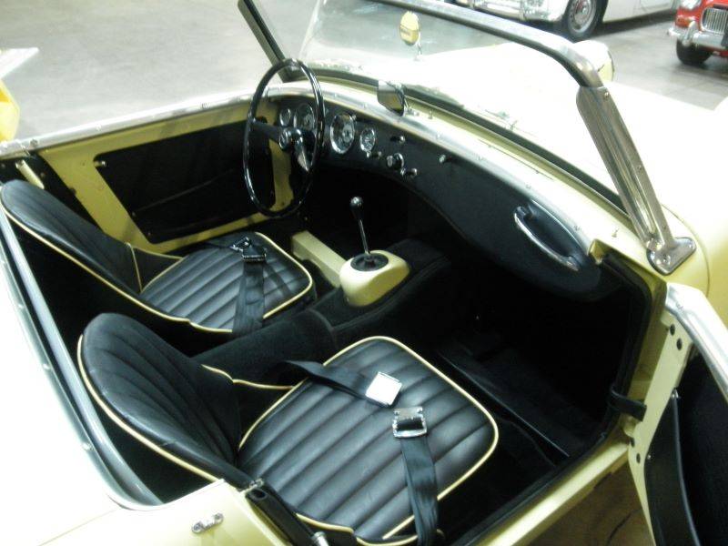 Austin-healey-sprite-1960-yellow-4