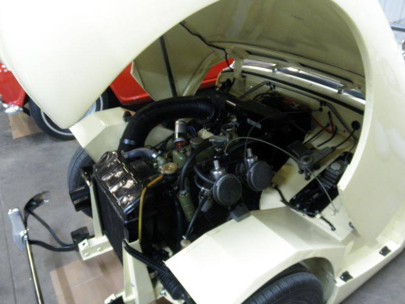 Austin-healey-sprite-1960-yellow-7