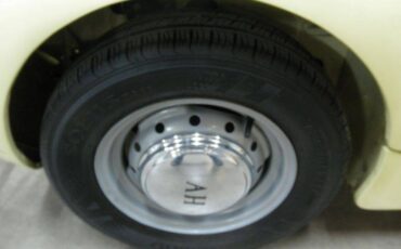 Austin-healey-sprite-1960-yellow-9