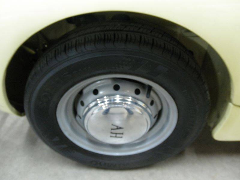 Austin-healey-sprite-1960-yellow-9