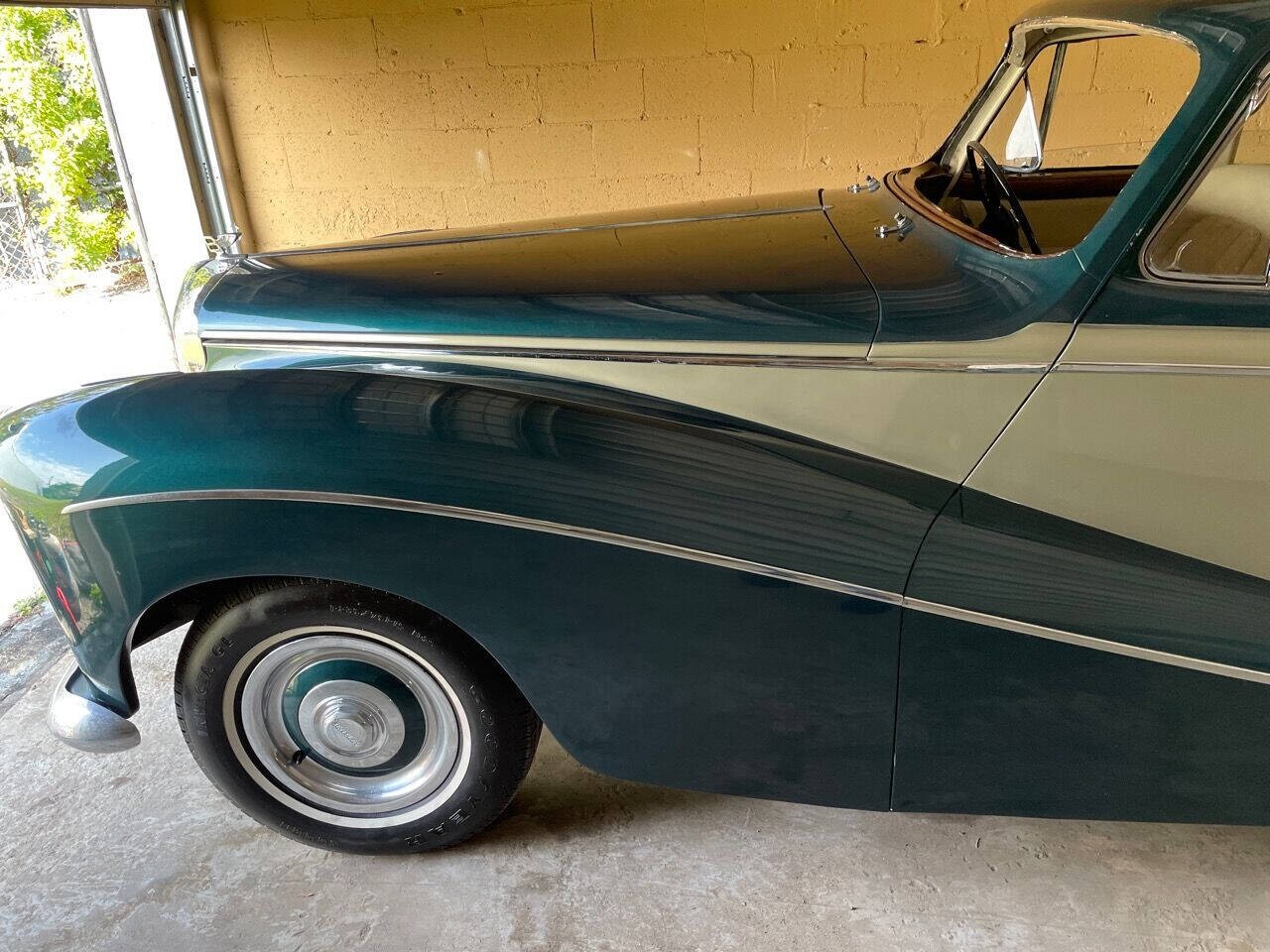 Bentley-EMPRESS-BY-HOOPER-1956-Sedan-3