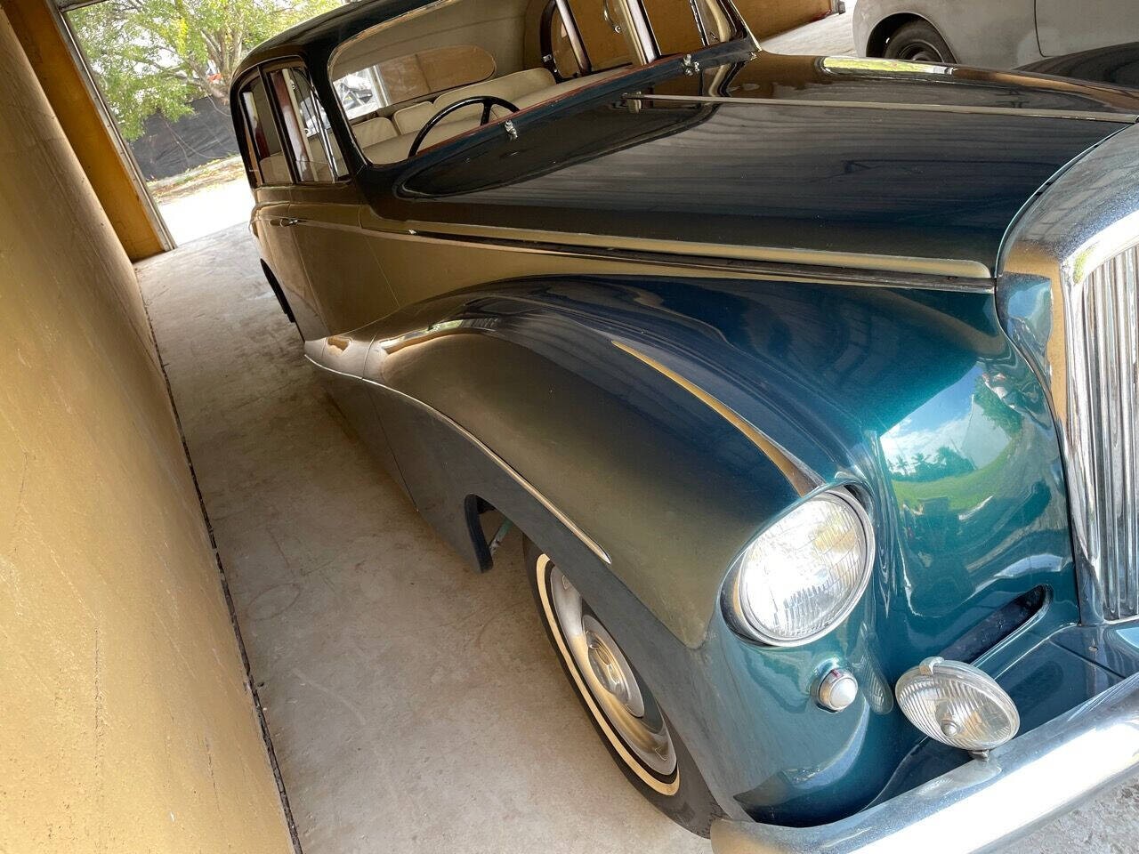 Bentley-EMPRESS-BY-HOOPER-1956-Sedan-5