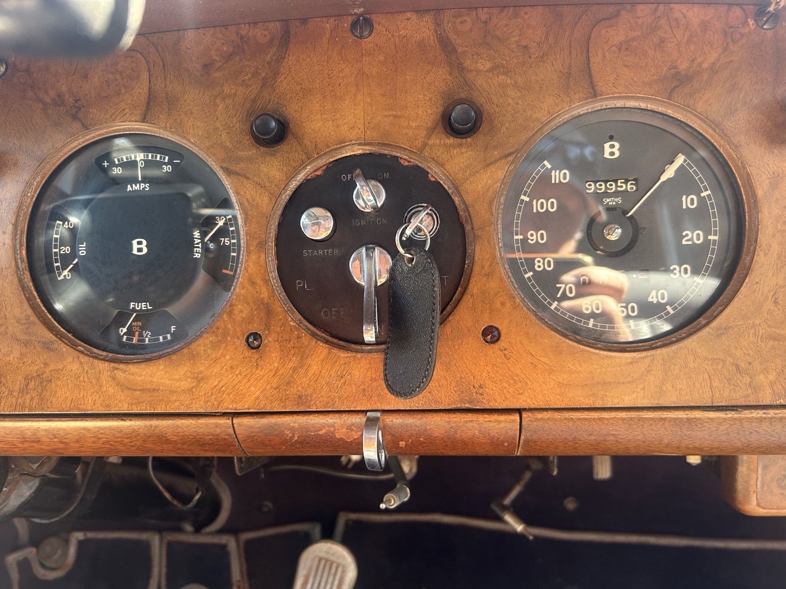 Bentley-MK-VI-1952-Sedan-12