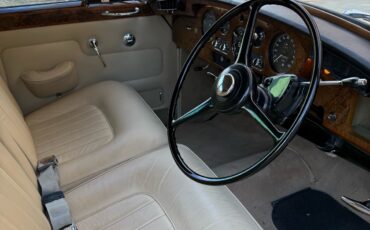 Bentley-S3-1965-Sedan-30