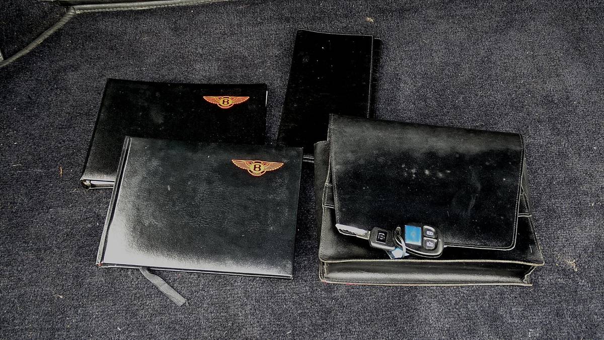 Bentley-turbo-r-1991-black-15