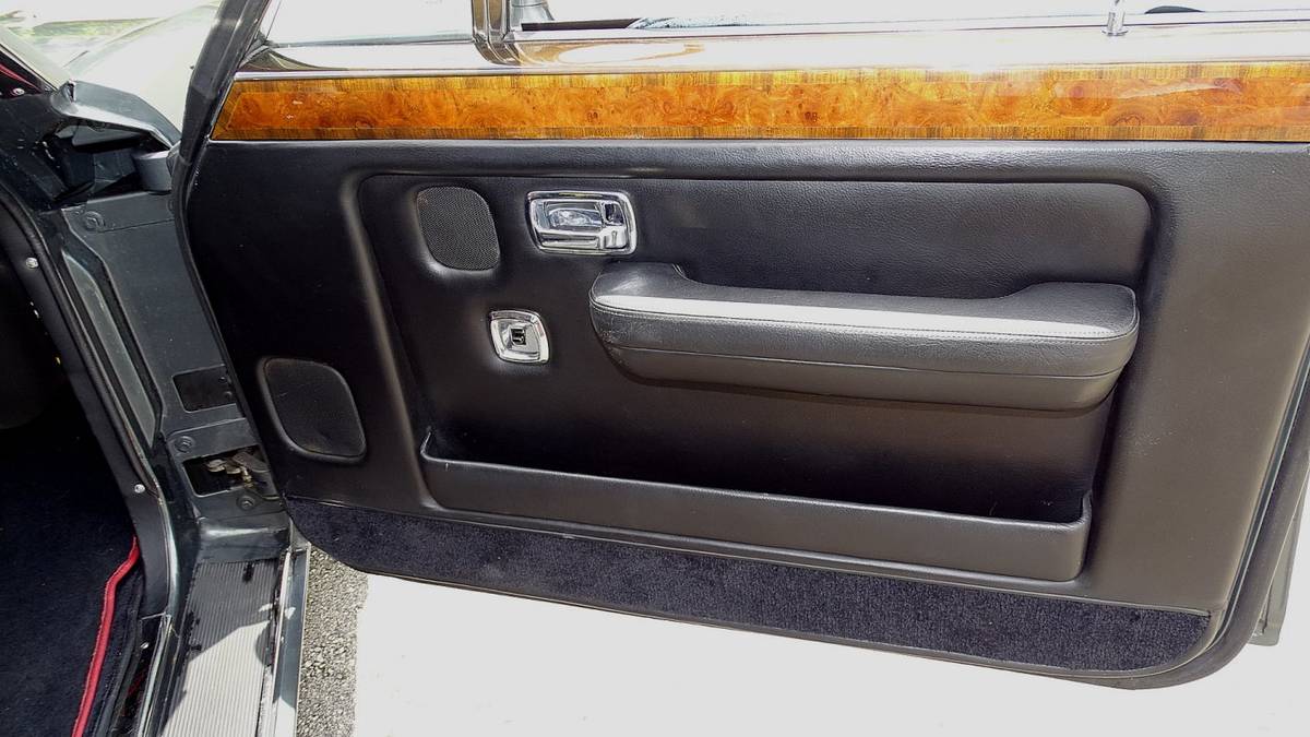 Bentley-turbo-r-1991-black-17