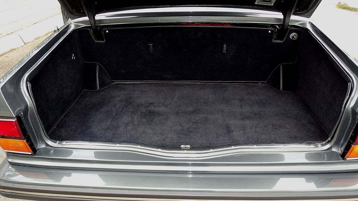 Bentley-turbo-r-1991-black-18