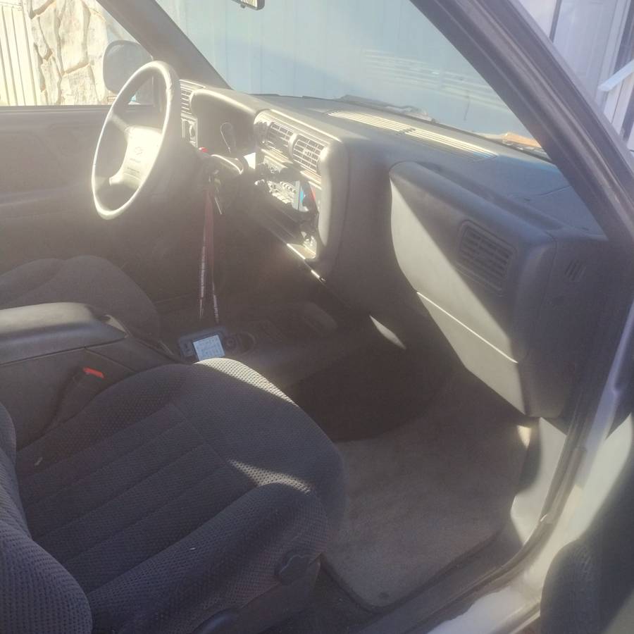 Blazer-four-door-suv-1996-grey