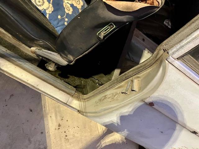 Bmw-1600-1969-silver-11