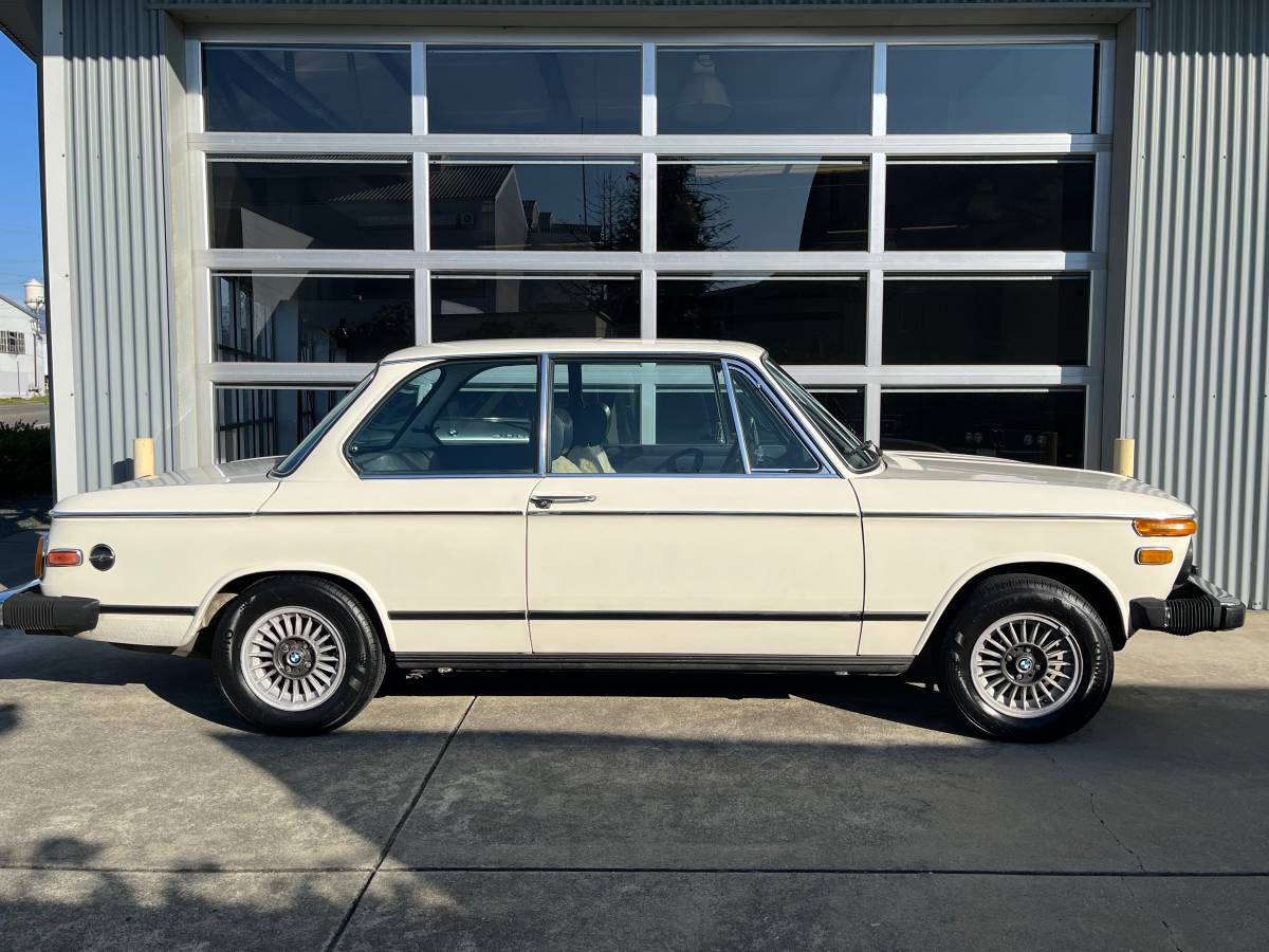 Bmw-2002-1974-white-1