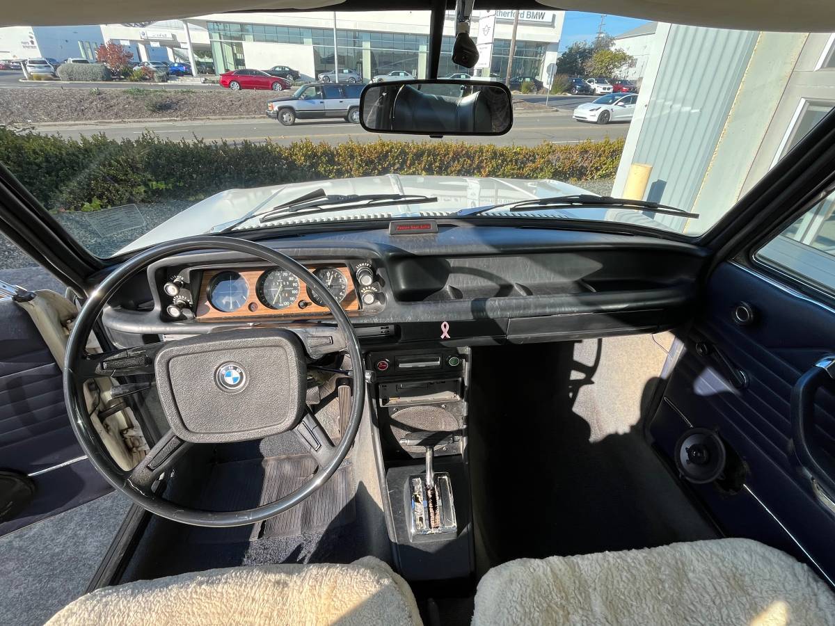 Bmw-2002-1974-white-11