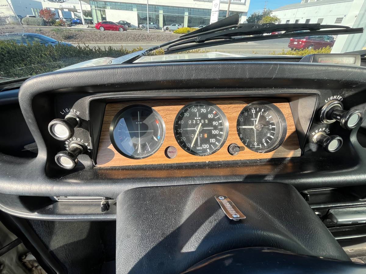 Bmw-2002-1974-white-12