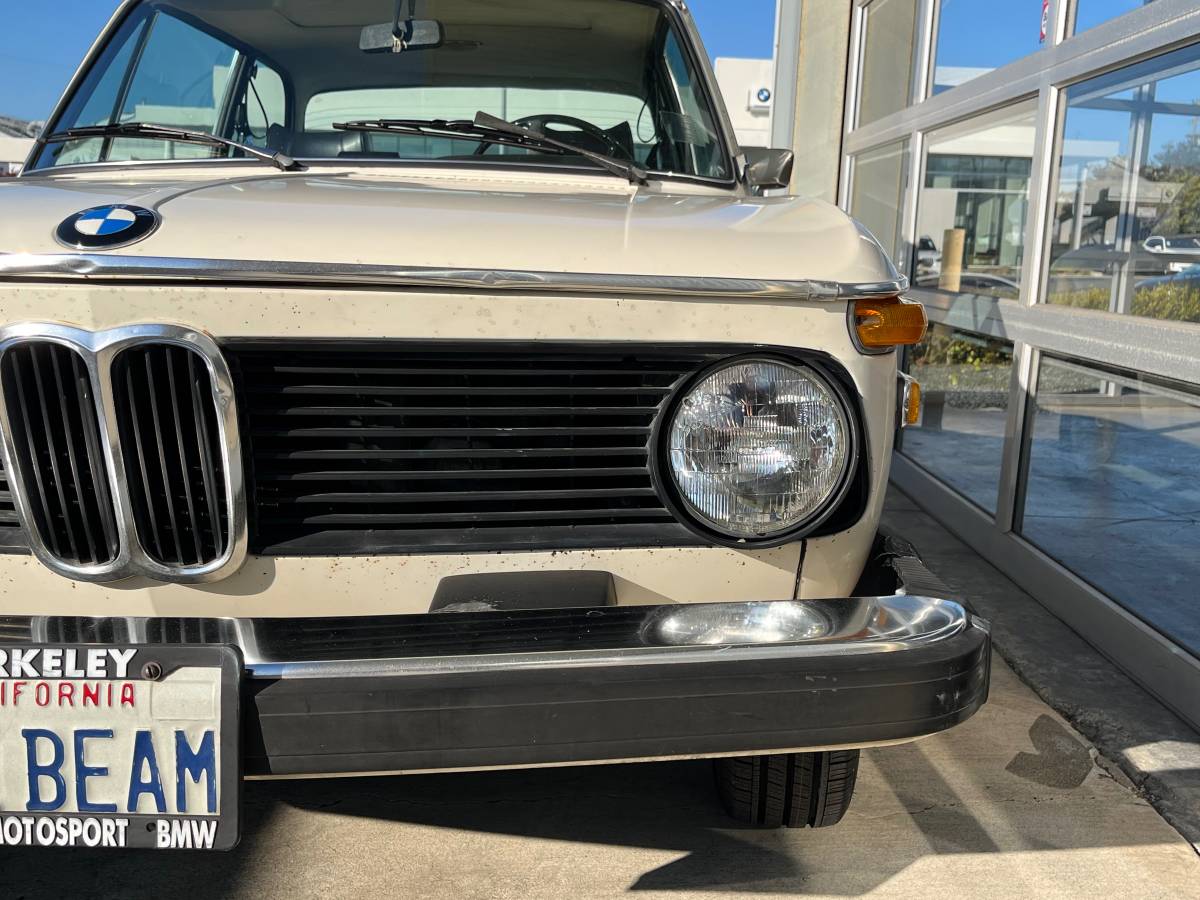 Bmw-2002-1974-white-4