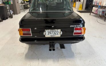 Bmw-2002-1976-black-11
